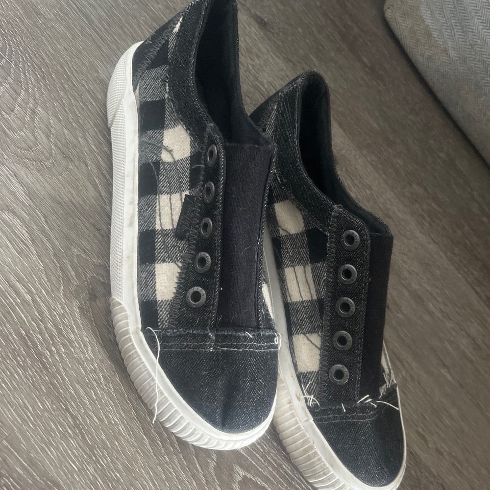 Blowfish play slip on sneaker